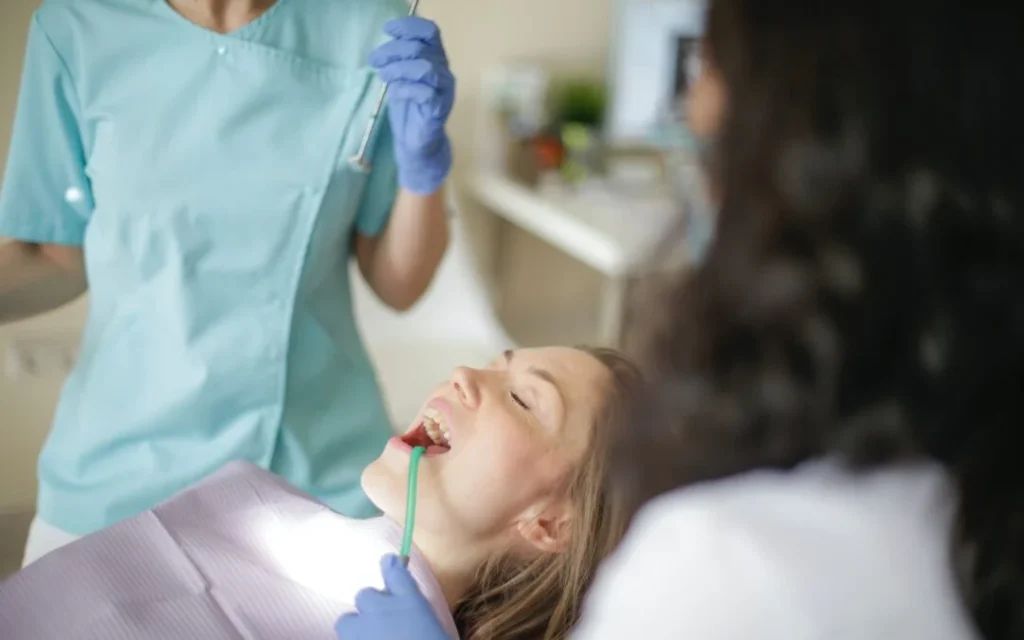 How Dentists Spot Cracks Worthing